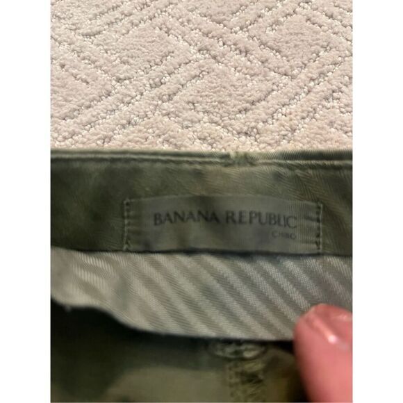 Banana Republic Army Green Boyfriend Khaki’s - Picture 4 of 6